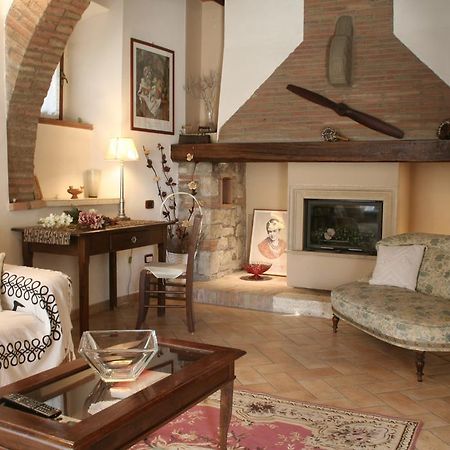 Borgo Medioevale Apartment โตดี ภายนอก รูปภาพ