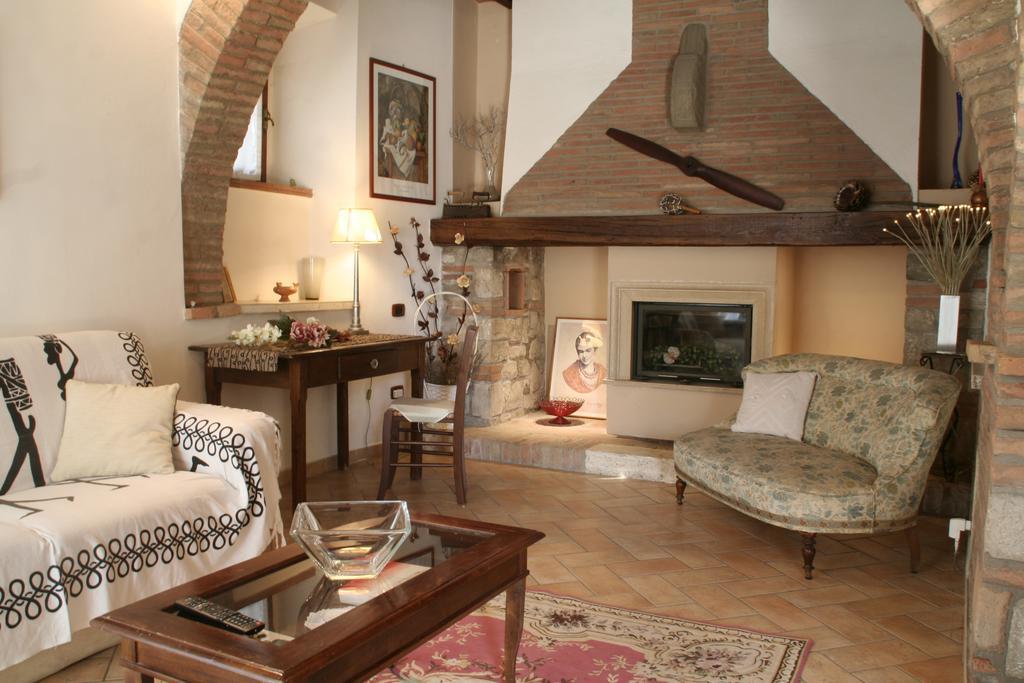 Borgo Medioevale Apartment โตดี ภายนอก รูปภาพ