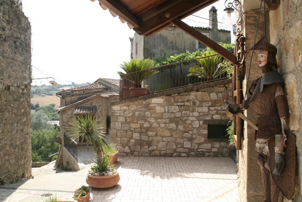 Borgo Medioevale Apartment โตดี ภายนอก รูปภาพ