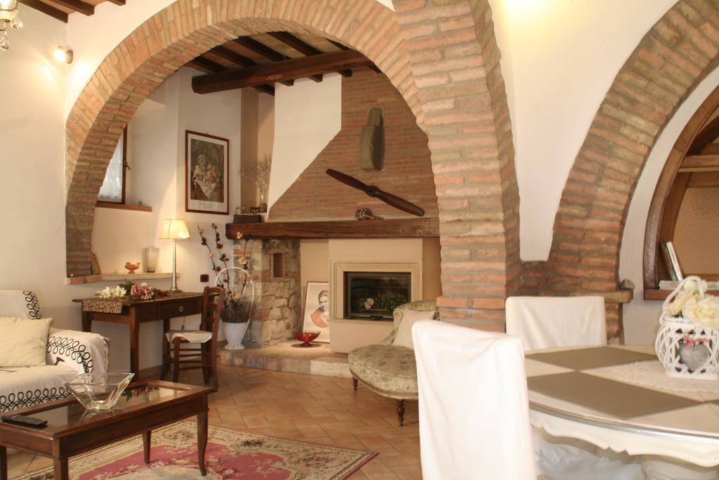 Borgo Medioevale Apartment โตดี ภายนอก รูปภาพ