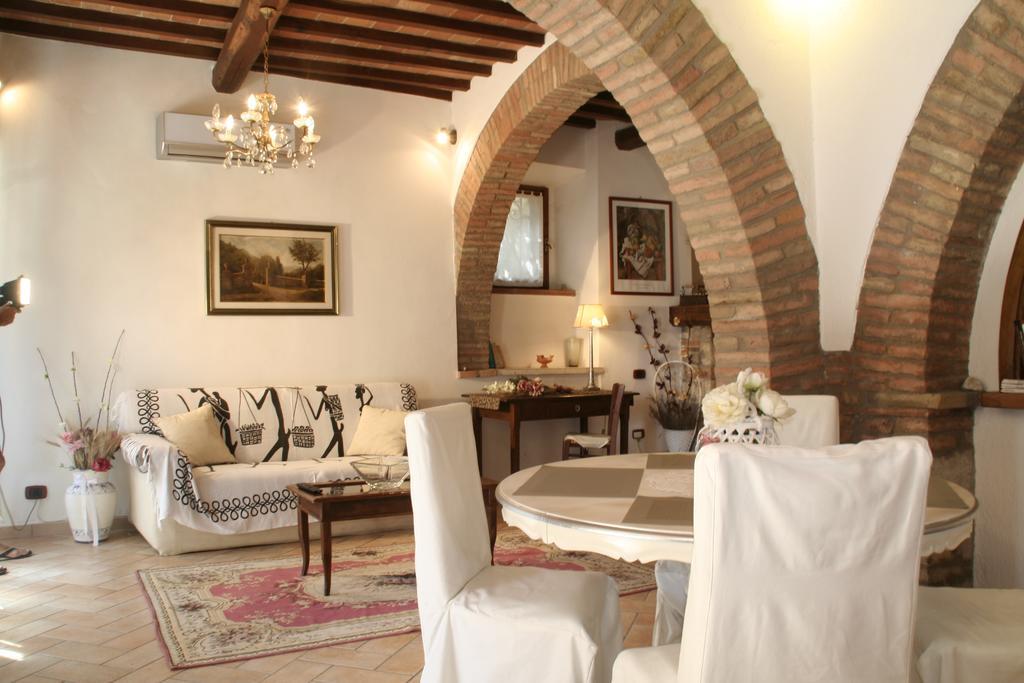 Borgo Medioevale Apartment โตดี ภายนอก รูปภาพ